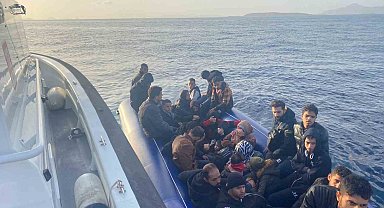 Bodrum'da 77 düzensiz göçmen kurtarıldı, 39'u yakalandı