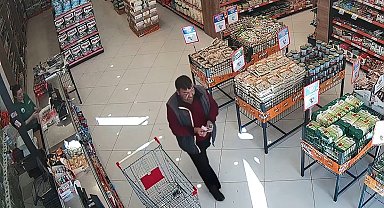 Bozuk para bahanesiyle kasiyerleri böyle çarptı