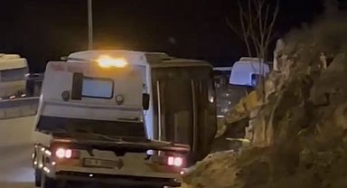 Bursa'da iki servis minibüsü çarpıştı: 7 yaralı