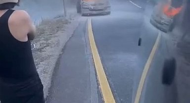 Bursa'da otomobil alev alev yandı