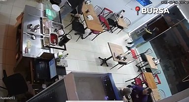 Bursa'da şiddetli rüzgar kapıyı böyle parçaladı