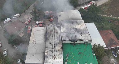 Bursa'da sünger imalat ve depolama tesisi alev alev yandı