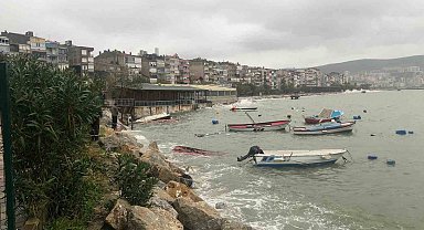 Bursa'da yaşanan fırtına sonrası tekneler alabora oldu