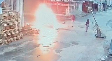 Çaldıkları koltukları ateşe verip demirlerini çaldılar