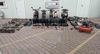 Çalıntı motosikletleri parçalayıp boyayarak tanınmaz hale getirdi, satamadan yakalandı