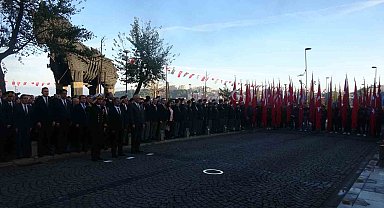 Çanakkale'de saat 09.05'te hayat durdu