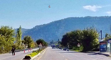 Cayrokopter'li trafik denetiminde 2 araç trafikten men edildi