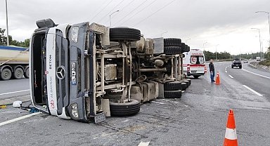 Çekmeköy'de beton mikseri devrildi: 1 yaralı
