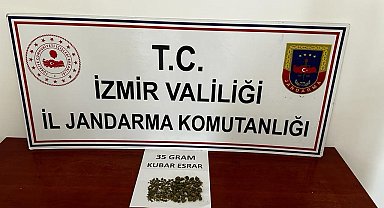 Çeşme'de şüpheli araçtan esrar çıktı