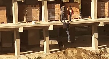 Çocukların inşatta tehlikeli oyunu