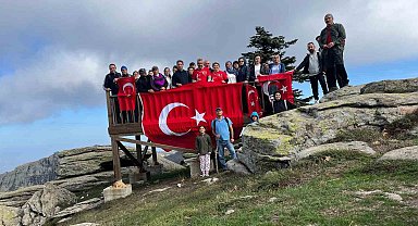 Cumhuriyet'in 100. yılında 100 öğretmen Çataldağ zirvesinde