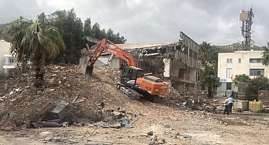 Datça'da 28 yıl eğitim için kullanıldıktan sonra yıkımına başlandı