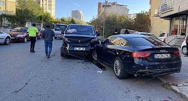 Direksiyon başında baygınlık geçirip 5 araca çarptı. 1 yaralı