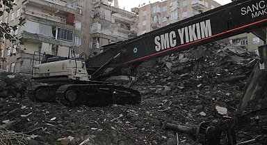 Diyarbakır'da ağır hasarlı binaların çoğu yıkıldı