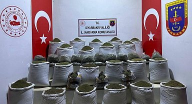 Diyarbakır'ın 3 ilçesinde 1 ton 23 kilo esrar ele geçirildi