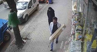 Dükkandaki ısıtıcıyı kucakladı, yürüyerek uzaklaştı