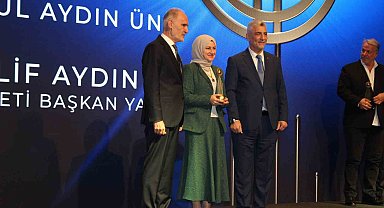 Eğitimde yılın ihracat şampiyonu İAÜ oldu