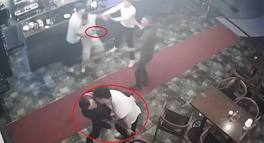 Eli silahlı 2 kişi, ünlü şarkıcının sahne aldığı mekana saldırısı kamerada