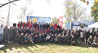 En büyük balığı tutmak için yarışıyorlar