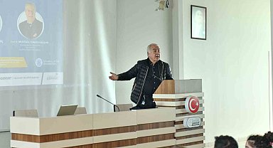 Esenyurt'ta üniversiteye hazırlanan gençlere seminer verildi
