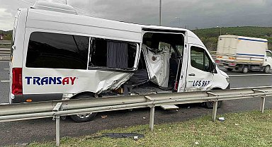 Eyüpsultan'da servis minibüsü kaza yaptı 6 işçi yaralandı