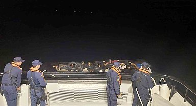 Ezine açıklarında 35 kaçak göçmen yakalandı