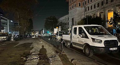 Fatih'te iş makinesi tramvay hattının tellerini kopardı