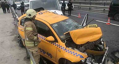 Fatih'te Türk Hava Yolları'nın servis minibüsü taksiye çarptı: 1 ağır yaralı