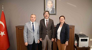 Fen-Edebiyat Fakültesi'nde bayrak değişimi