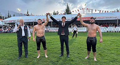 Fethiye'de yağlı güreşlerin kazananı 'Batu' oldu