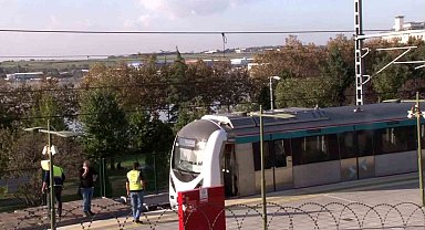 Gebze-Halkalı arasında sefer yapan Marmaray'a ait tren arıza yaptı