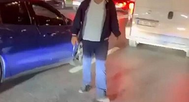 İETT şoförü trafikte sürücünün üstüne yürüdü: O anlar kamerada
