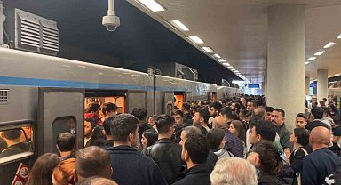 İstanbul'da gelmeyen metrolar ve yürümeyen merdivenler vatandaşları çileden çıkardı