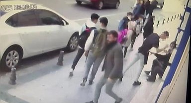 İstanbul'da "sipariş kalemiyle" cinayet kamerada: Şişe fırlattı diye alnından yaraladı