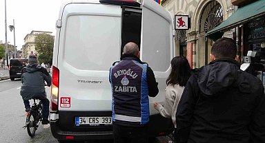 İstanbulkart doldurma bahanesiyle para isteyen 2 kadın yakalandı