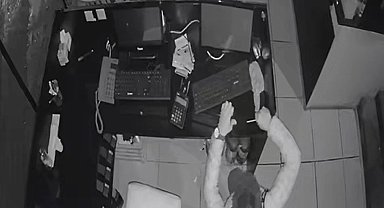 İzmir'de 8 iş yerine giren suç makinesi hırsız yakalandı: Dükkanları böyle soydu