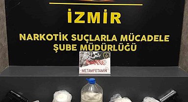 İzmir'in iki ilçesinde zehir tacirlerine operasyon
