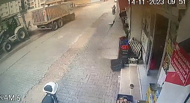 Kepçe operatörü doğalgaz hattını deldi, panik anları kameraya yansıdı