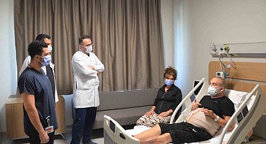 Kız kardeşi ağabeyine, karısı kocasına böbrek bağışladı
