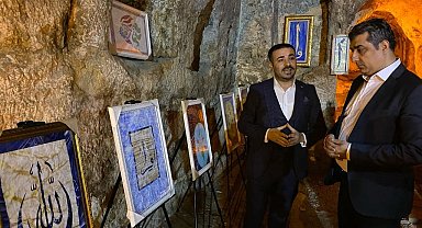 Kızılkoyun Nekropol'ünde ebru sergisi