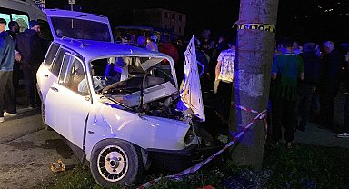 Kocaeli'de otomobil elektrik direğine çarptı: 4 yaralı
