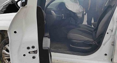 Kontrolden çıkan otomobil aydınlatma direğine çarptı: 1 yaralı