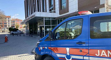 Kontrolden çıkan otomobil şarampole devrildi: 2 yaralı
