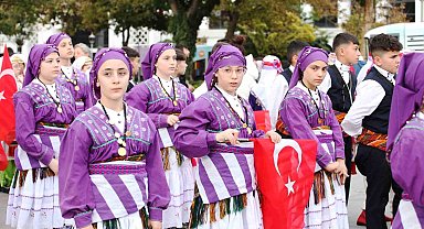 Konya'da Halk Oyunları Minikler Türkiye Şampiyonası kortejle başladı