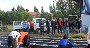 Köyceğiz'de öğrenciler tarımsal üretime devam ediyor