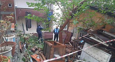 Kuvvetli sağanak sonucu Kağıthane'de istinat duvarı çöktü