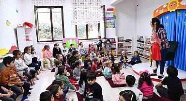 Mamak'ta çocuklar kukla gösterisiyle eğlendi