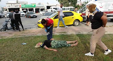Manavgat'ta ters yönden giden otomobil ile ticari taksi çarpıştı: 2 yaralı
