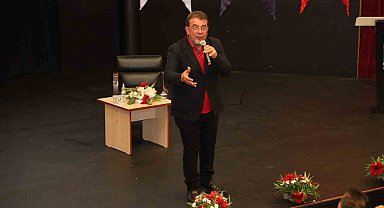 Marmaris'te Atatürk'ün yaşamından hatıralar söyleşisi yoğun ilgi gördü