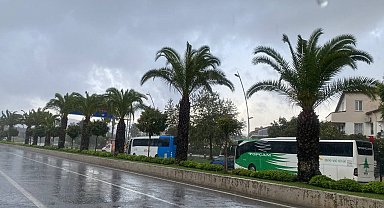 Marmaris'te yağmur etkili oldu